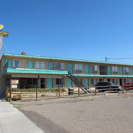 Economy Inn Ontario Εξωτερικό φωτογραφία