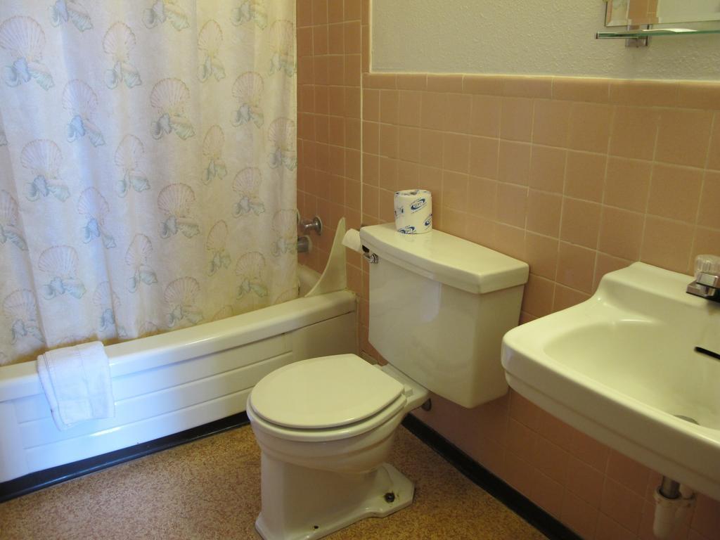 Economy Inn Ontario Δωμάτιο φωτογραφία