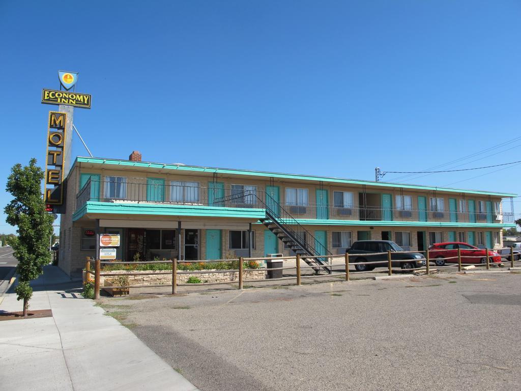 Economy Inn Ontario Εξωτερικό φωτογραφία