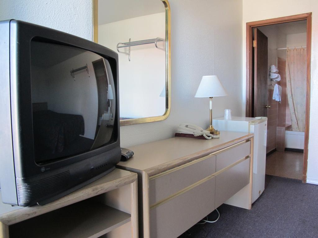 Economy Inn Ontario Δωμάτιο φωτογραφία